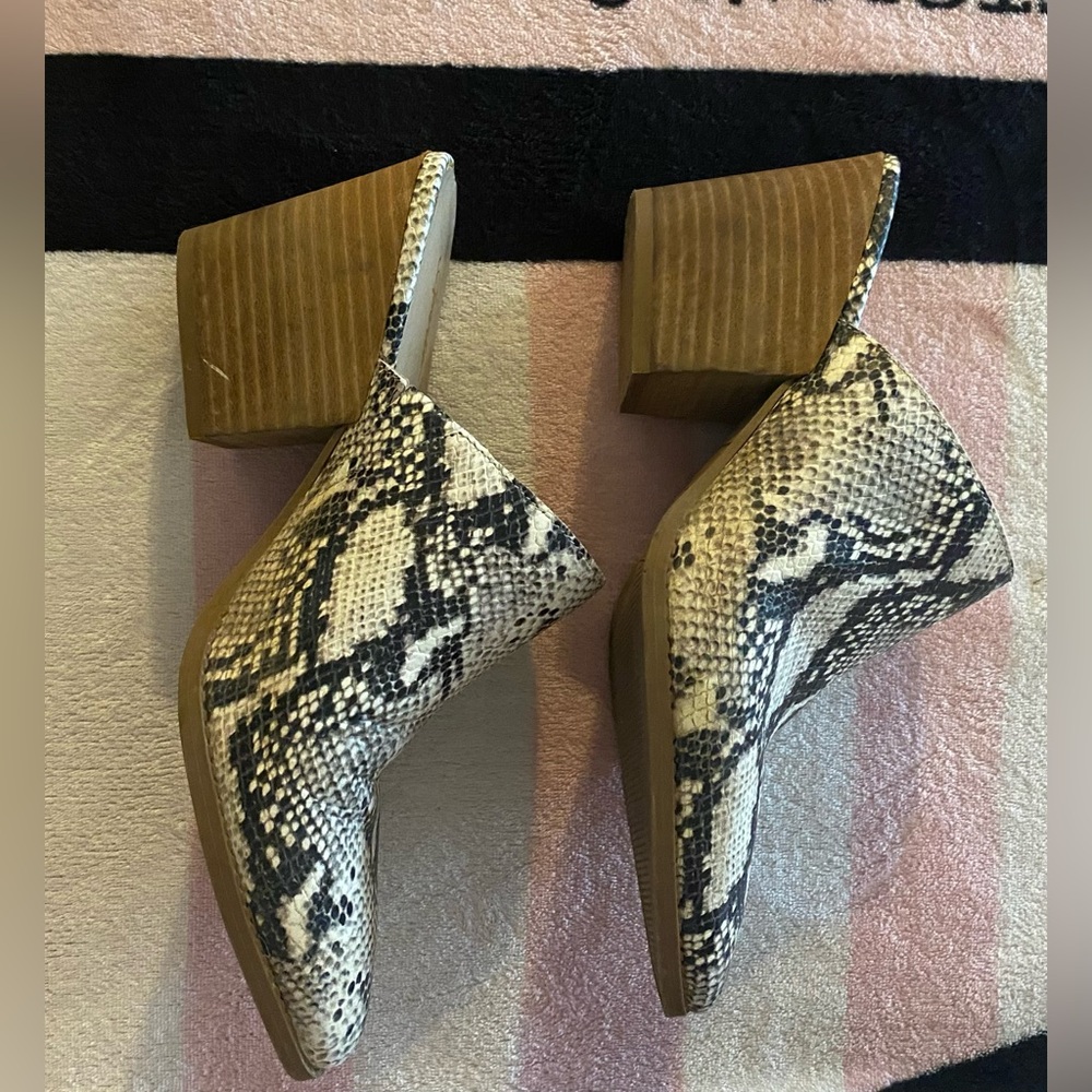 American Rag Women's Snake print  Leather Heels clogs mules Size 7.5 animal core